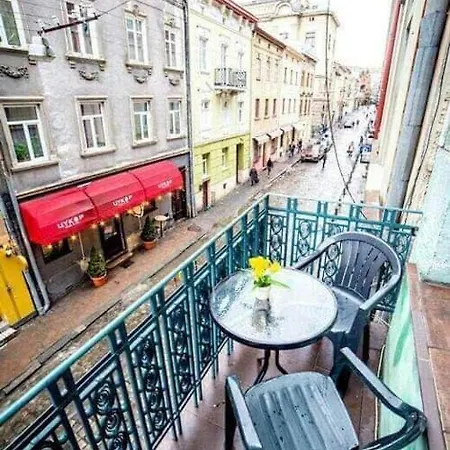 с балконом в самом центре Lviv